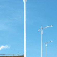 V型路燈價格、批發(fā)與廠家指南，及高桿燈應(yīng)用